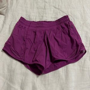 Women’s Lululemon 2.5” Hotty Hot Low-Rise Lined Shorts - Size 2 - Like New